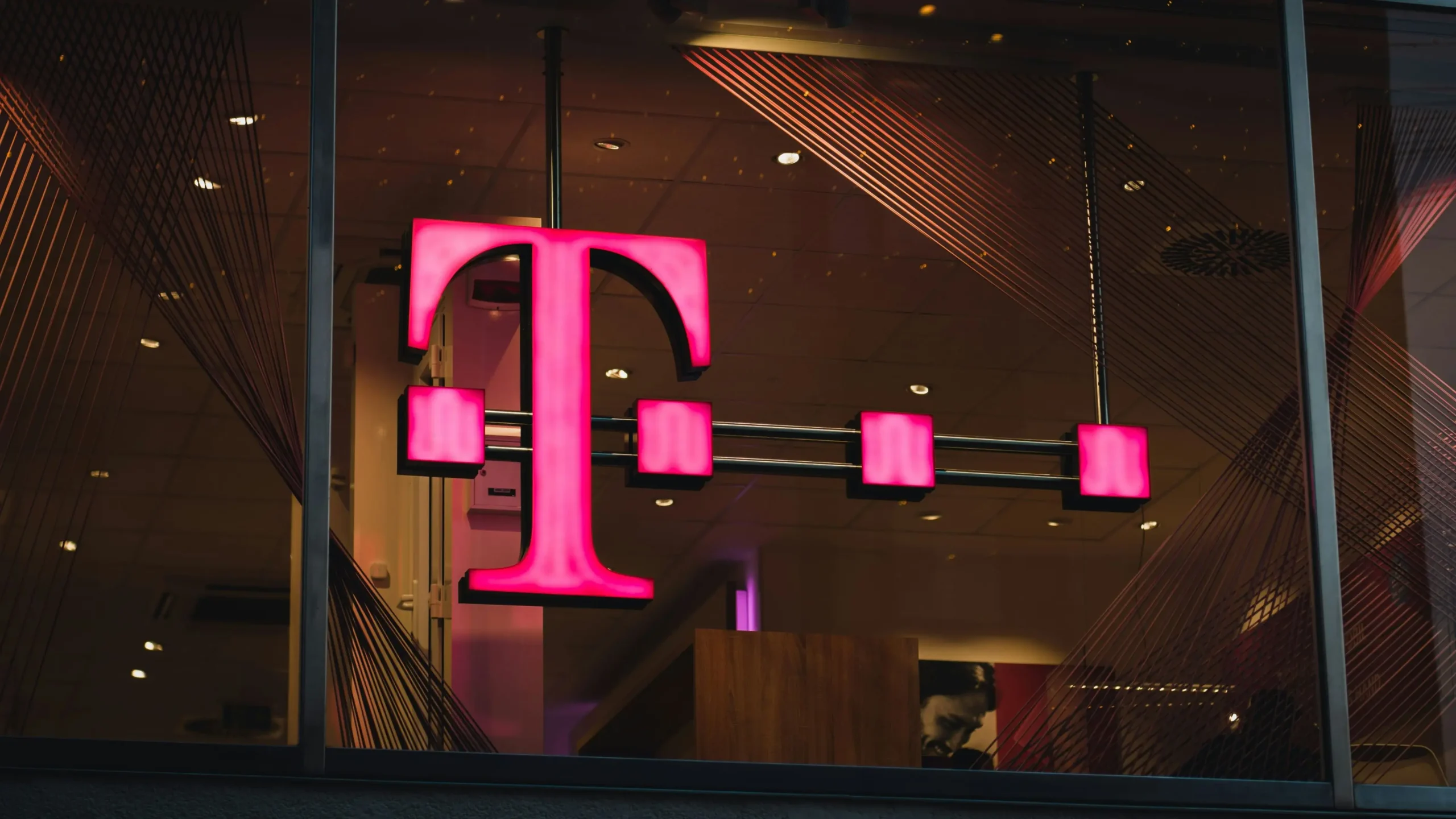 Telekom corta preço e entrega DSL de 100 Mbit/s por menos de 30 euros ao mês