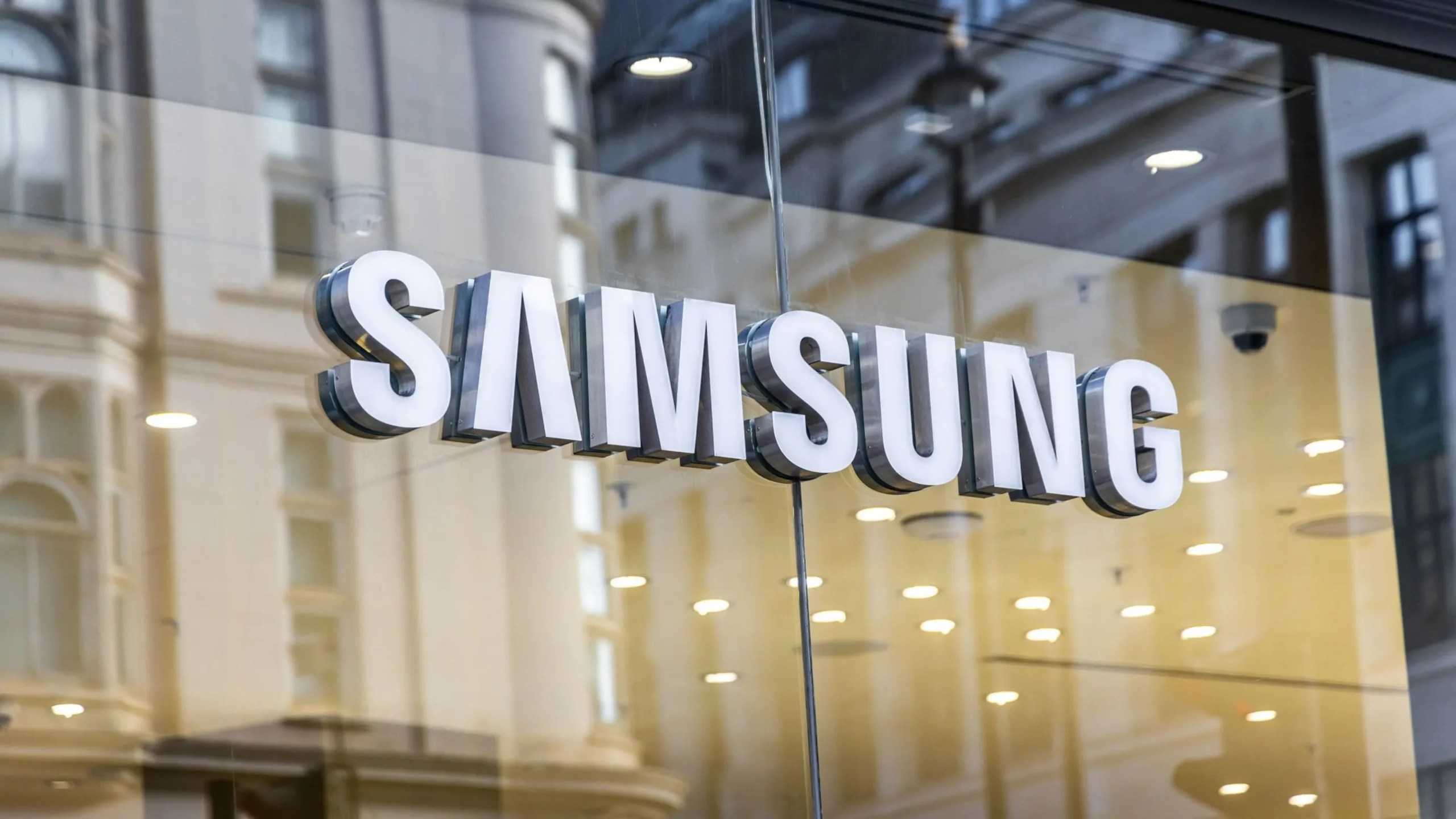 Preço do Samsung Galaxy Z Flip 8 despenca 500 euros apenas um mês após o lançamento